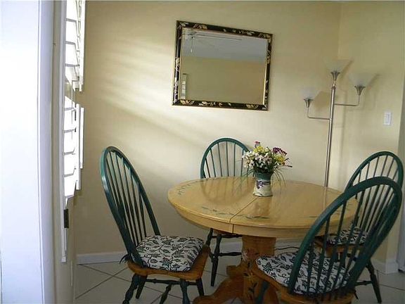 3rd image of 11 Vista Palm Ln