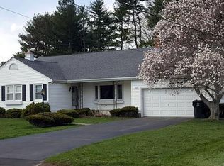 32 Whitehill Dr, West Hartford, CT 06117