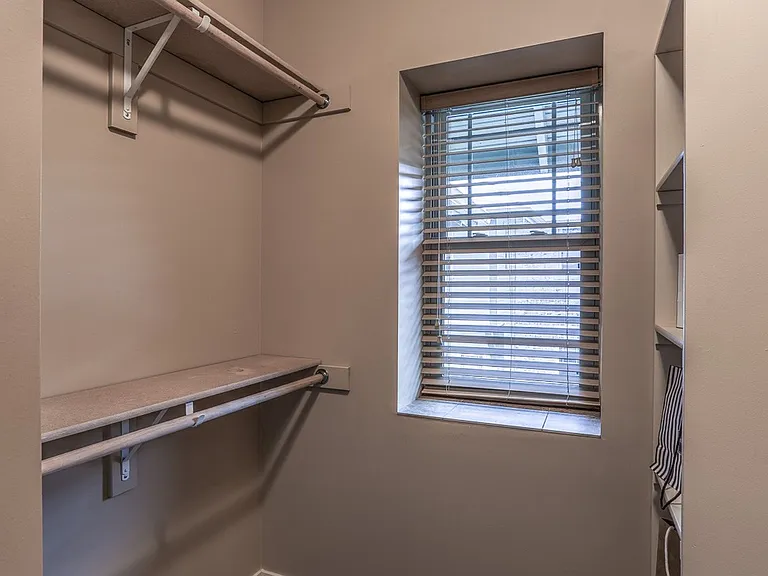 806 Park Ave — Photo 17