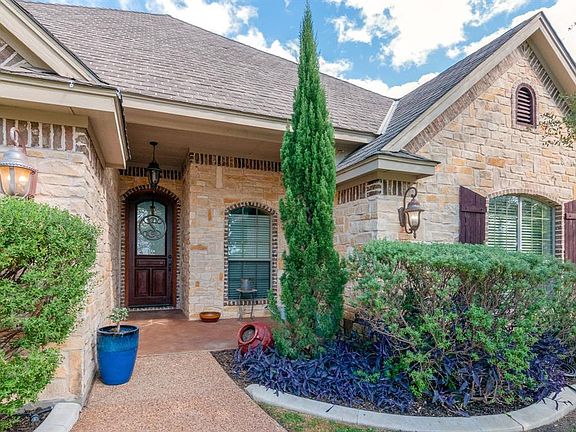 5th image of 301 Bay Hill Ct