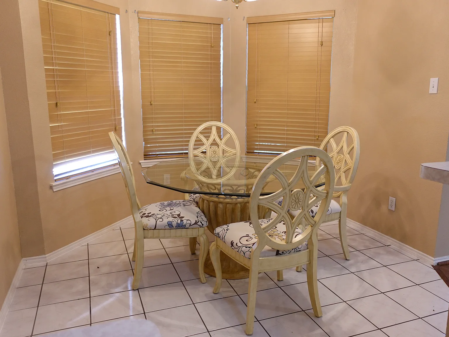3 bed, 1555 sqft, $2,000 — Photo 4