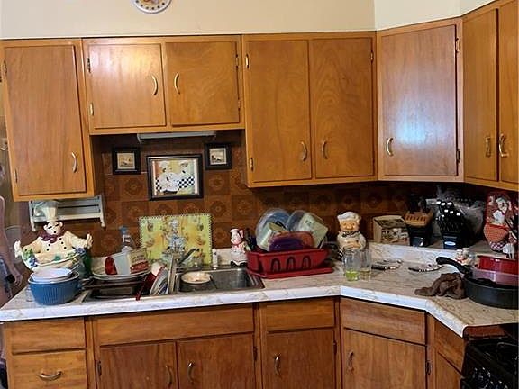 4th image of 2911 Woodbridge Ave