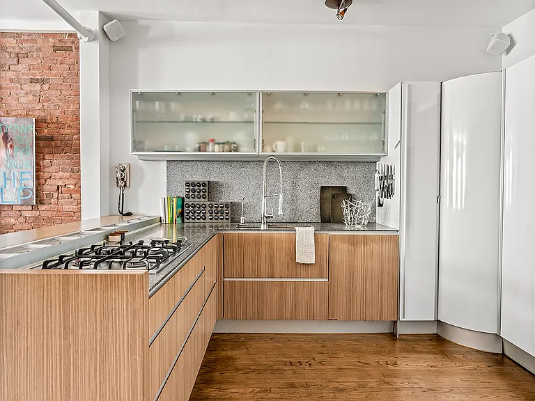 160 Chambers St #3 — Photo 3