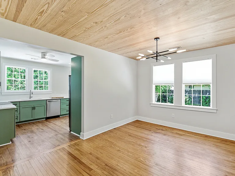 413 Meritta Ave — Photo 13