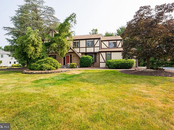 4th image of 3 Randolph Ct