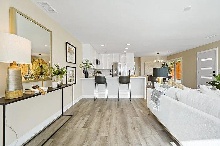 2 bed, 1120 sqft, $6,500 — Photo 3