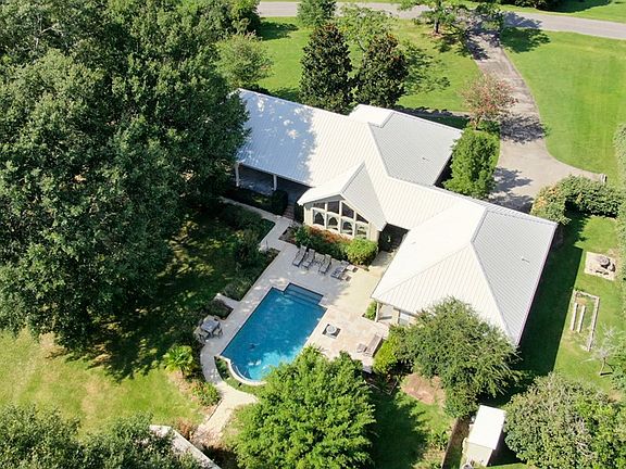 4th image of 38 Oak Allee Dr