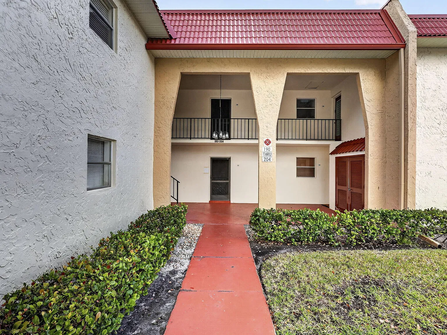 2 bed, 2.0 bath, 812 sqft, $1,600 — Photo 4