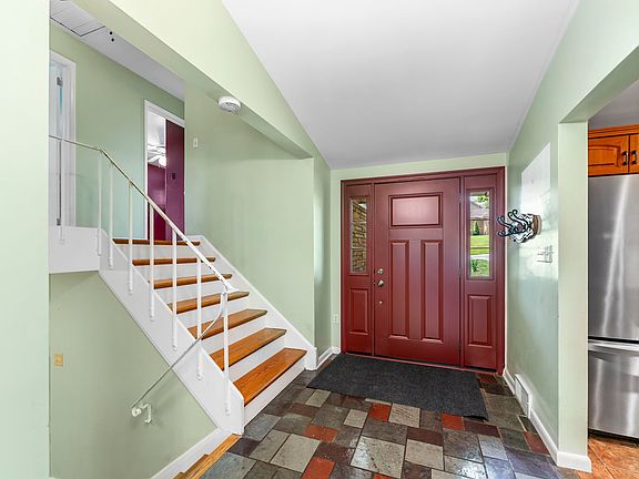 3rd image of 401 Kurt Dr