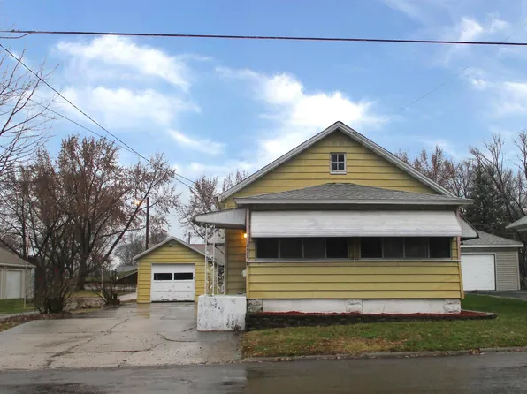 1407 Willow St, Pekin, IL 61554