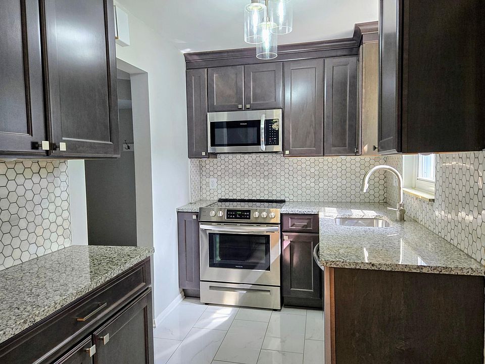 1st image of 22859 Lakeshore Dr #533