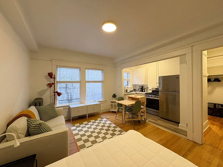 Virginian Apartments — Photo 24