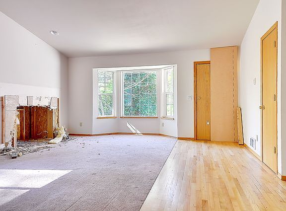 2nd image of 2249 S East Camano Dr