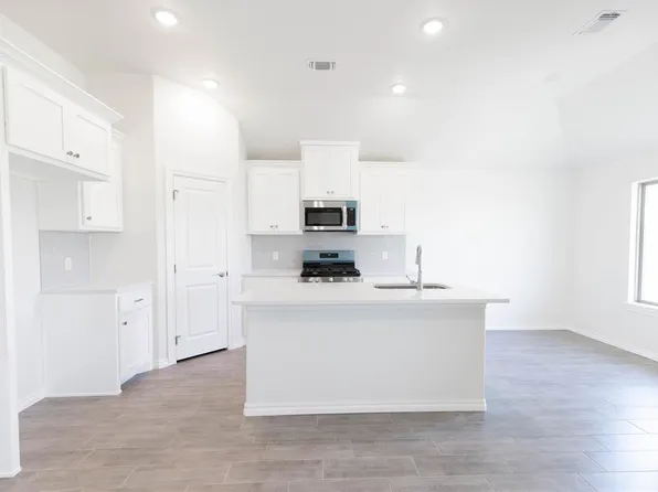 12324 SW 32nd St, Yukon, OK 73099