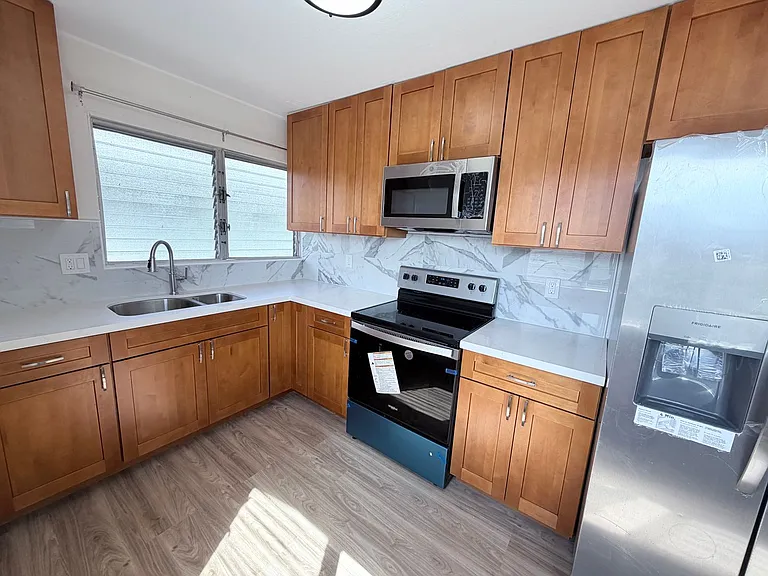 2210 N School St — Photo 16
