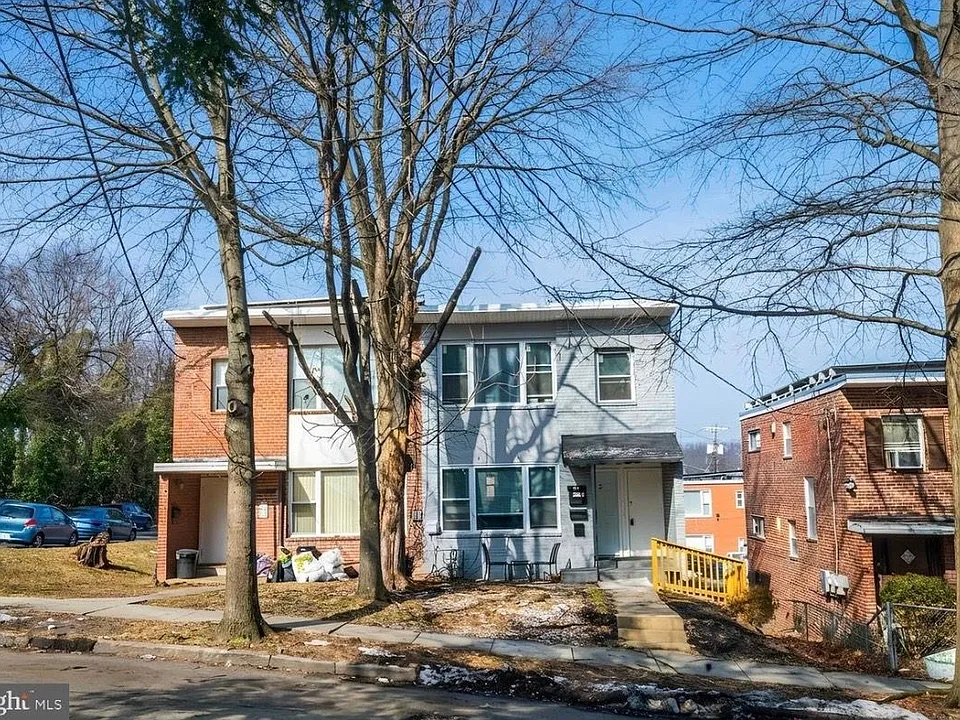 32 Varnum St NE