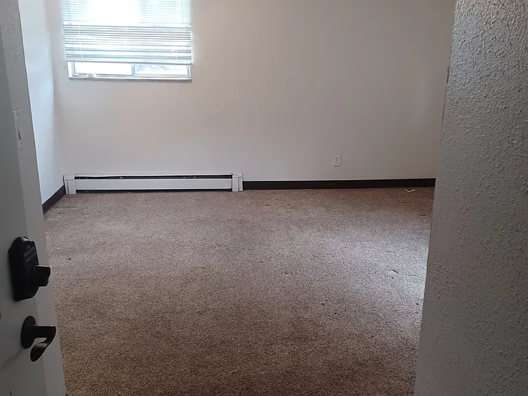 916 James Ct #1-3-4 — Photo 4