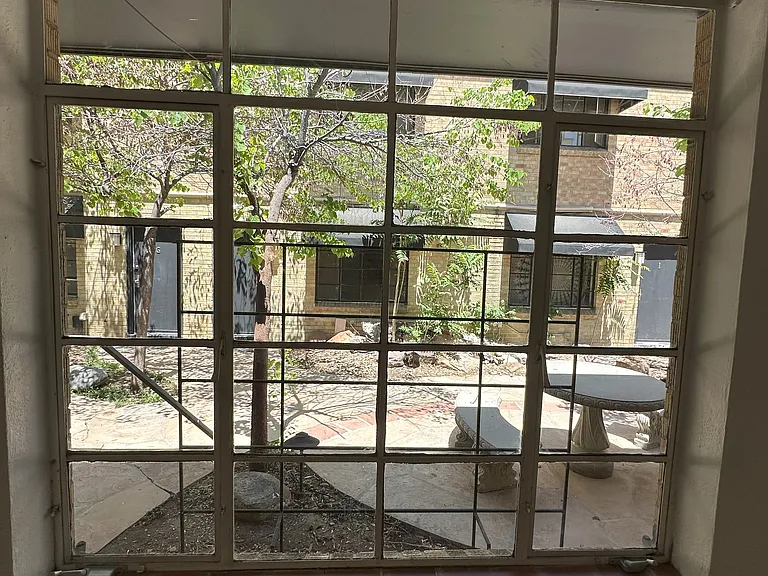 Courtyard on Vine — Photo 14