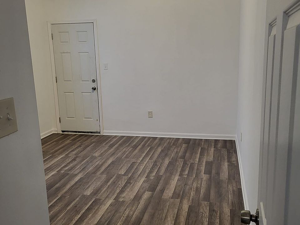 2nd image of 3436 Bloomingdale Ct #B