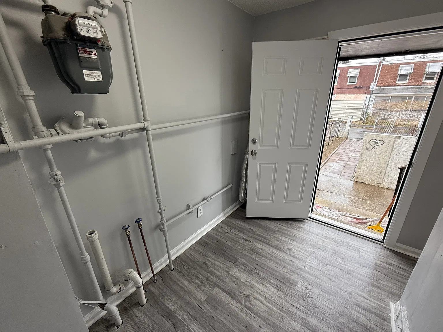 906 Alcyon Dr - 1 — Photo 3