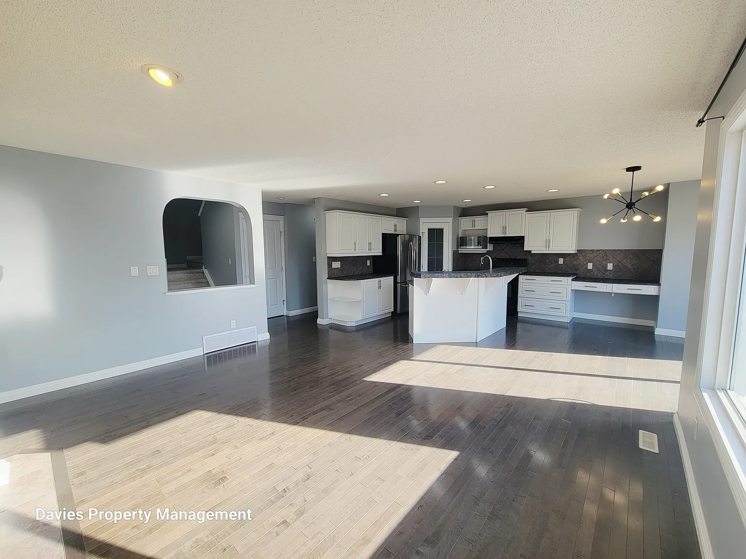 1020 118A Street SW — Photo 3