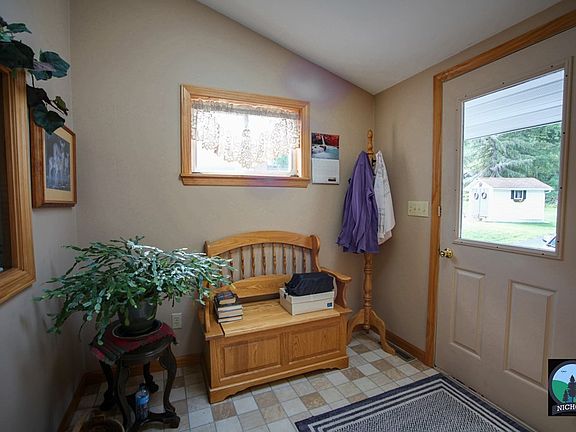 3rd image of 15 Nichols St