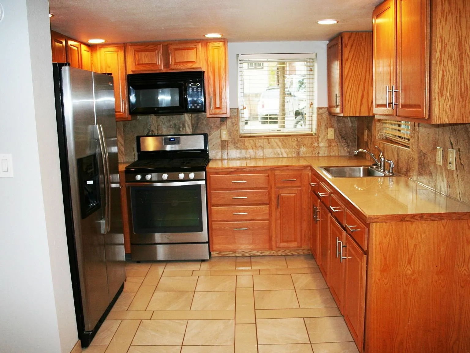 2 bed, 650 sqft, $1,595 — Photo 4