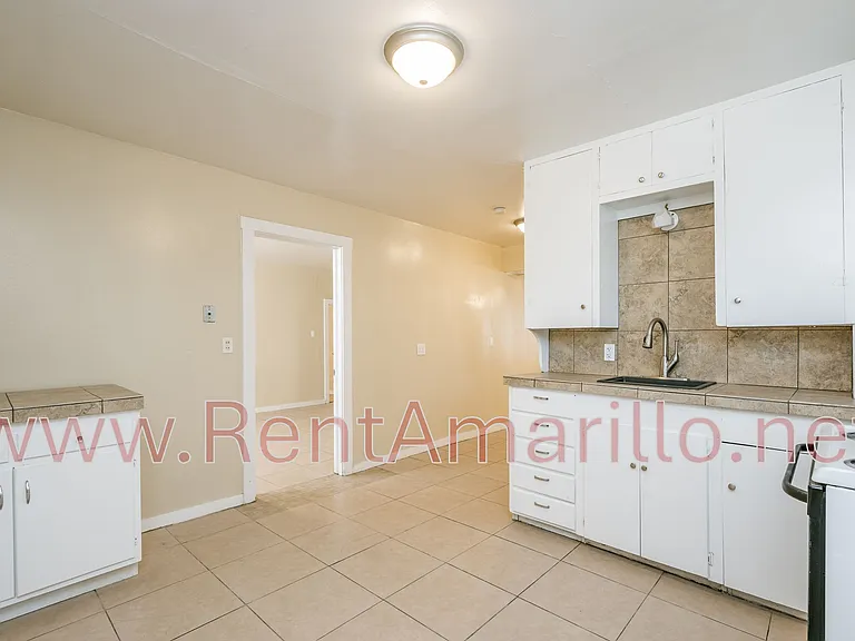 2047R S Hughes St — Photo 4