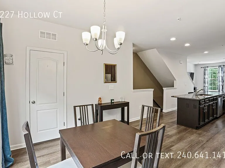 8227 Hollow Ct — Photo 10