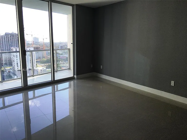 185 SW 7th St #2104 — Photo 5