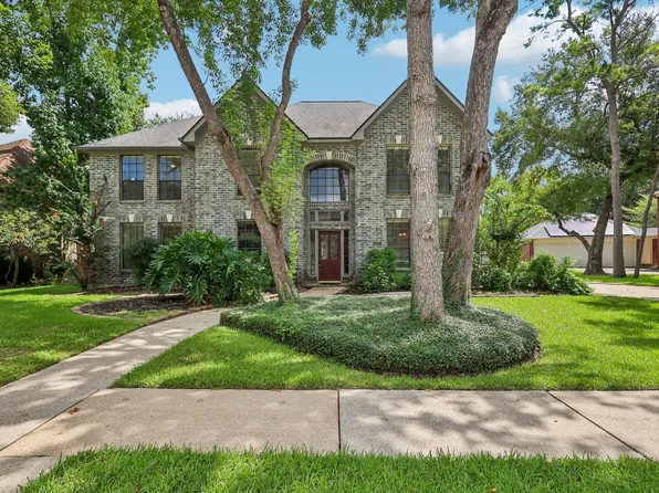 907 Remington Ct, Friendswood, TX 77546