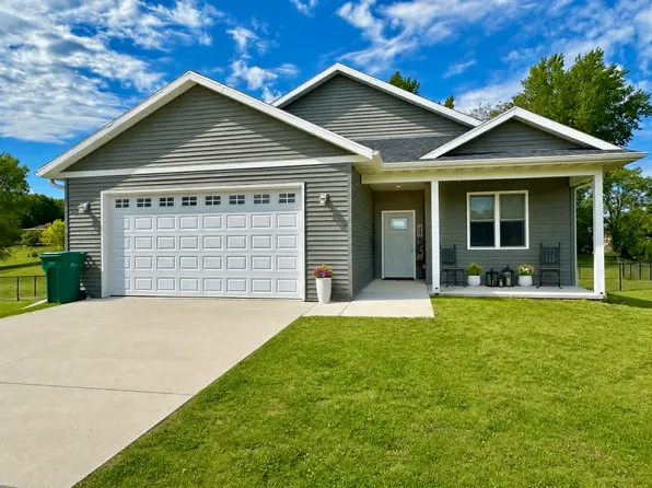 N6736 Clover Ln, Pardeeville, WI 53954