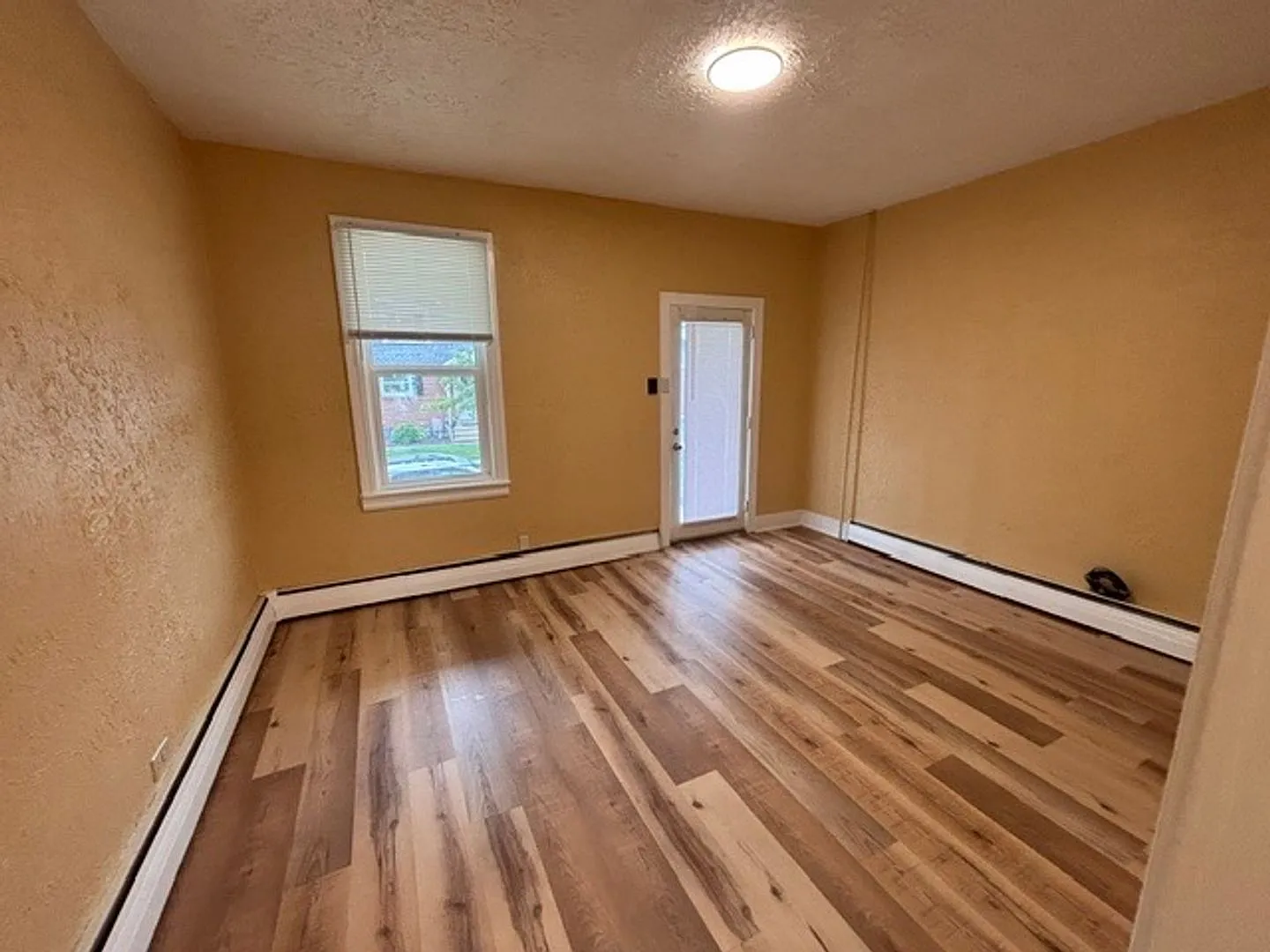 Beautiful Newly Remodeled 2-Bedroom Home for Rent — Photo 3