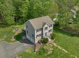 7 Cortland Dr, Epping, NH 03042