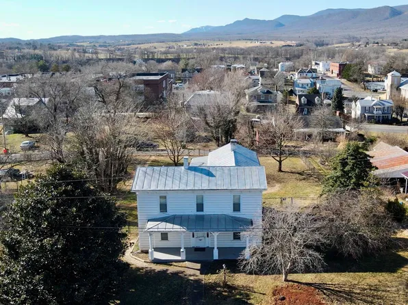 509 5th St, Shenandoah, VA 22849