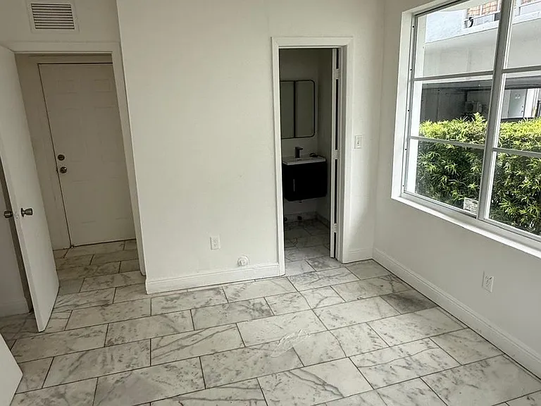 922 Jefferson Ave #6 — Photo 5