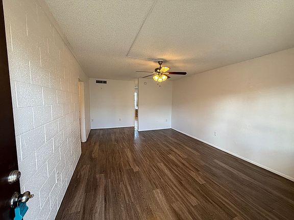 3rd image of 530-538 N Williams Ln #534F