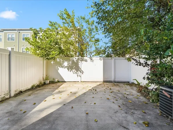 225 Freeman Avenue image 19 of 20