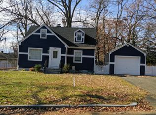 296 Hartwick St, Springfield, MA 01108