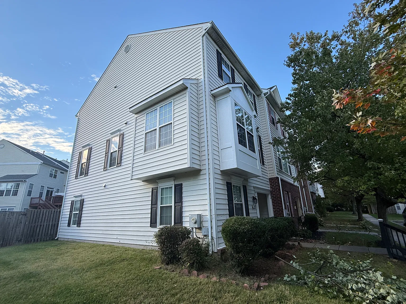 4 bed, 3.5 bath, 2260 sqft, $2,700 — Photo 3