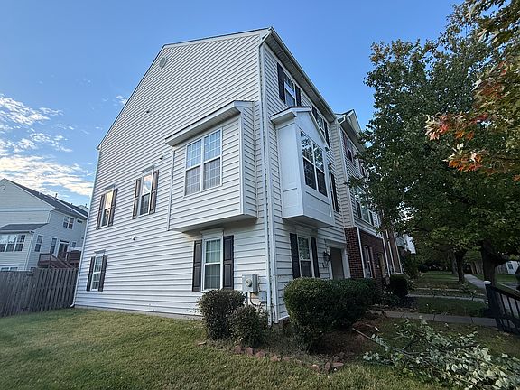3rd image of 162 Penwick Cir