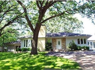 4800 70th St W, Edina, MN 55435