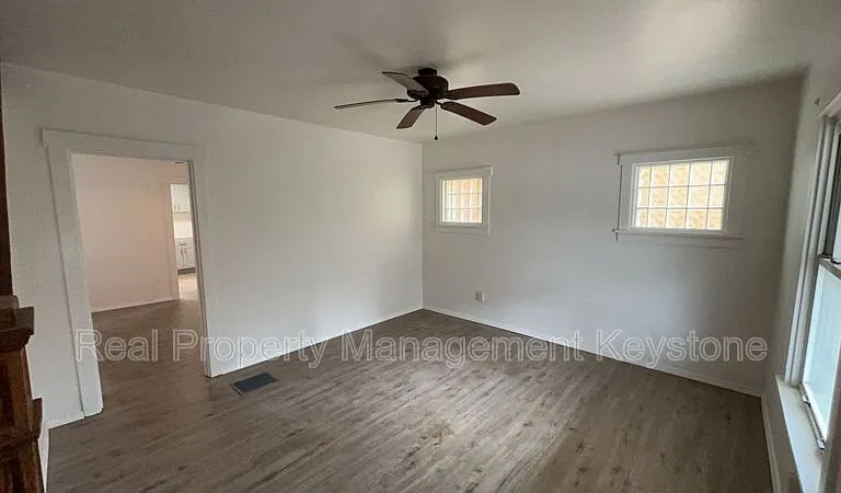 625 Blanton St — Photo 9