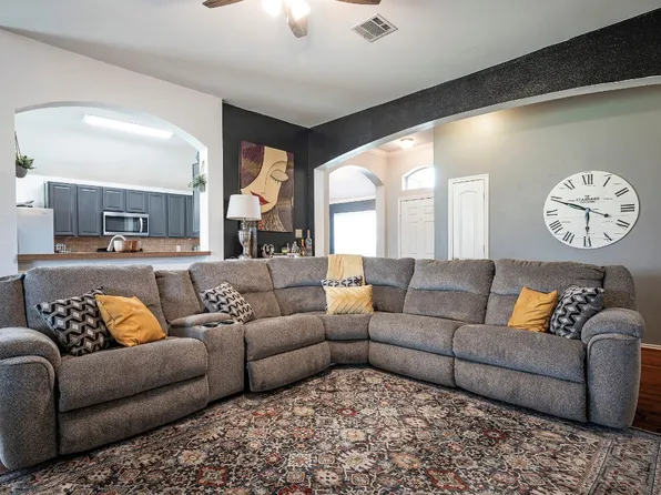 6406 Peach Tree Ct, Midlothian, TX 76065
