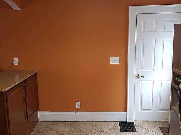 5th image of 6513 Iris Ave