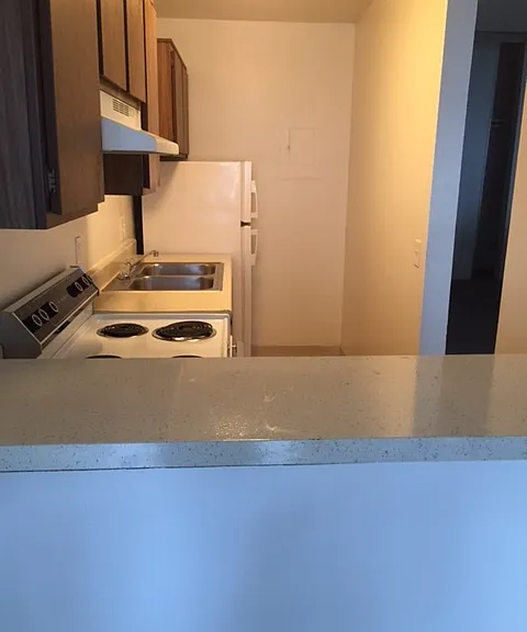 Santa Clarita — Photo 9