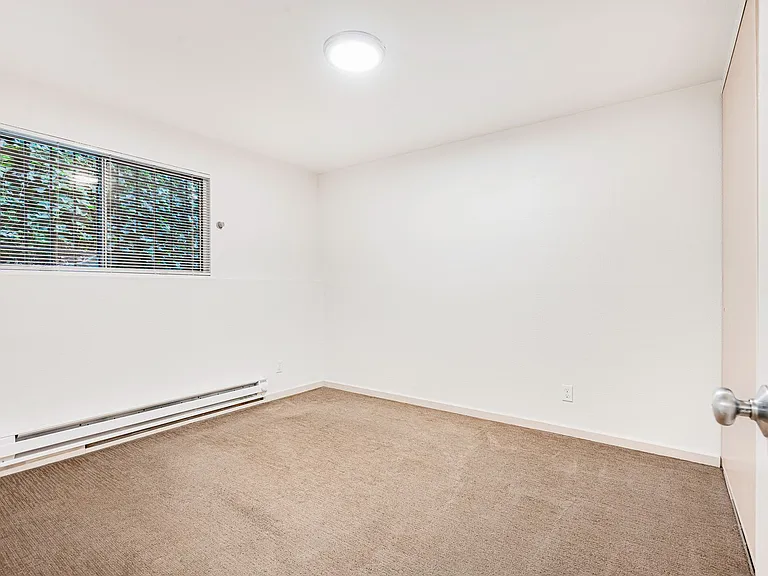 Malabar Apartments — Photo 14