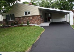 14 Vineyard Rd, Levittown, PA 19057