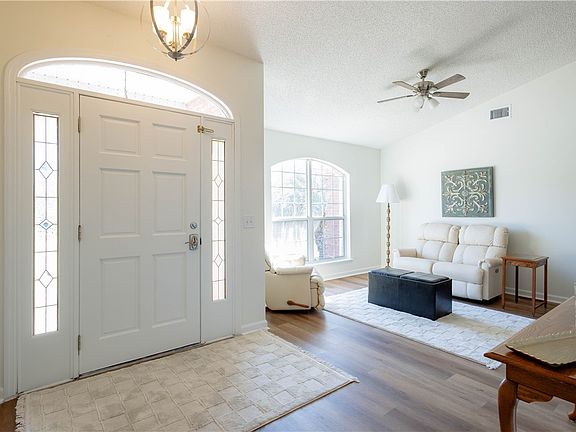 3rd image of 601 Bartlett St