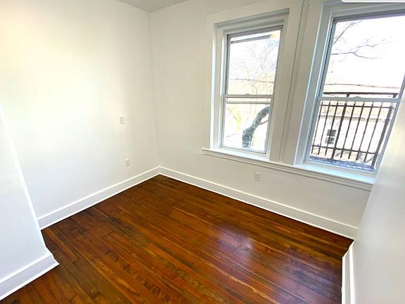 4th image of 831 Whalley Ave #1